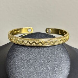 K24GP Pattern magnetic Energy Gold Tone Zig Zag Cuff Bangle Bracelet